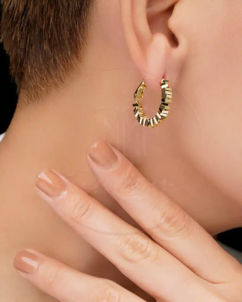گوشواره حلقه‌ای گلد فلاش‌بلوک با طراحی مینیمال چندوجهی