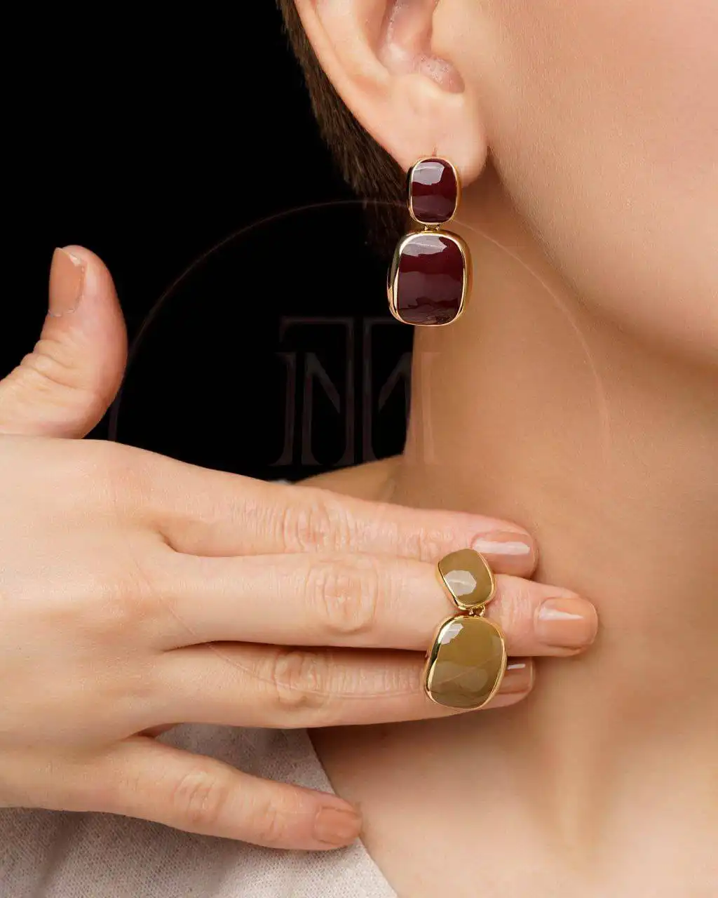 خرید گوشواره مینیمال دوقطعهای با دو رنگ زرشکی و سبز خاکی