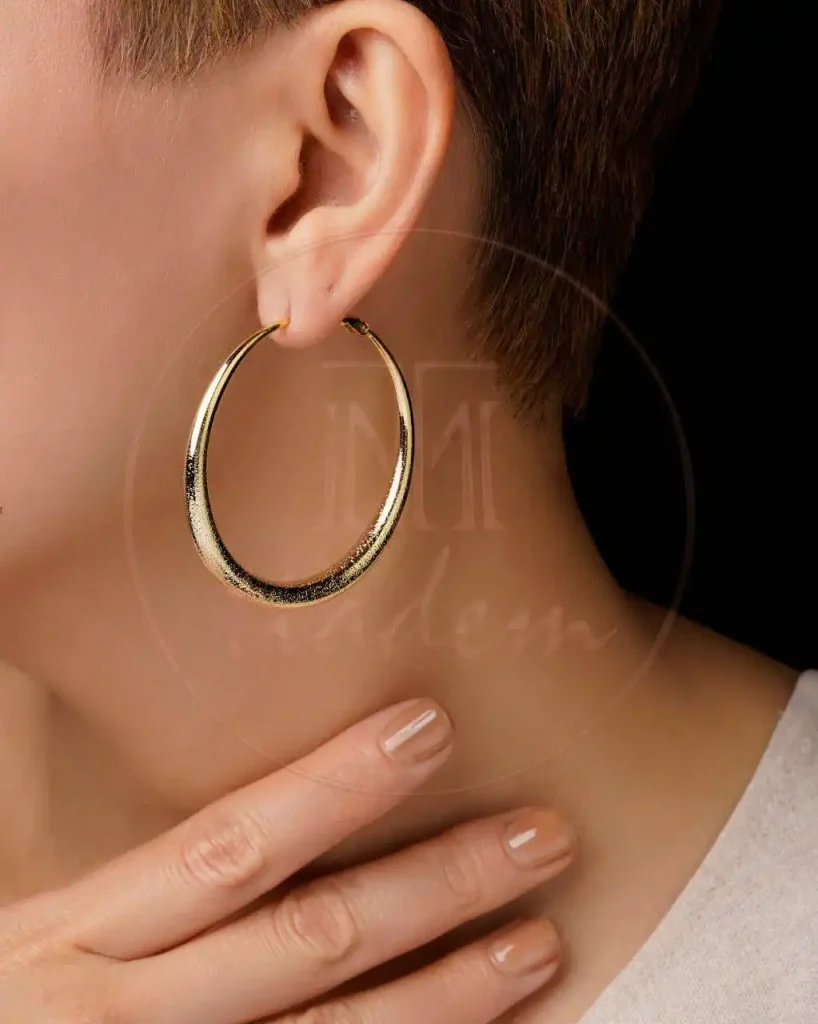 گوشواره حلقه‌ای طلایی فرم بیضی سندبلاست | مینیمال، سبک و درخشان