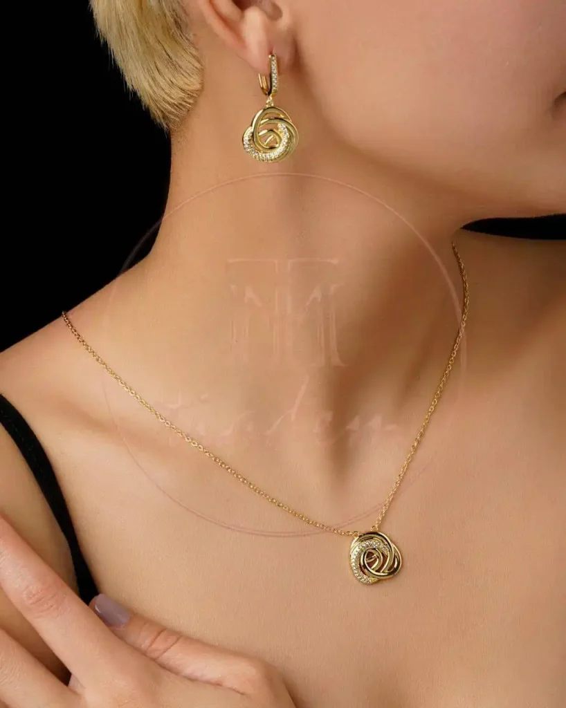 خرید نیم‌ست طرح طلای گل رز | نیم‌ست نگین‌دار آبکاری طلا ۱۸ عیار