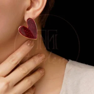 گوشواره مینیمال قلب قرمز با فریم طلایی | طراحی خاص و چشمگیر