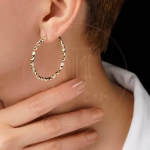 گوشواره حلقه‌ای مینیمال “اورلین” با بافت هرمی هندسی