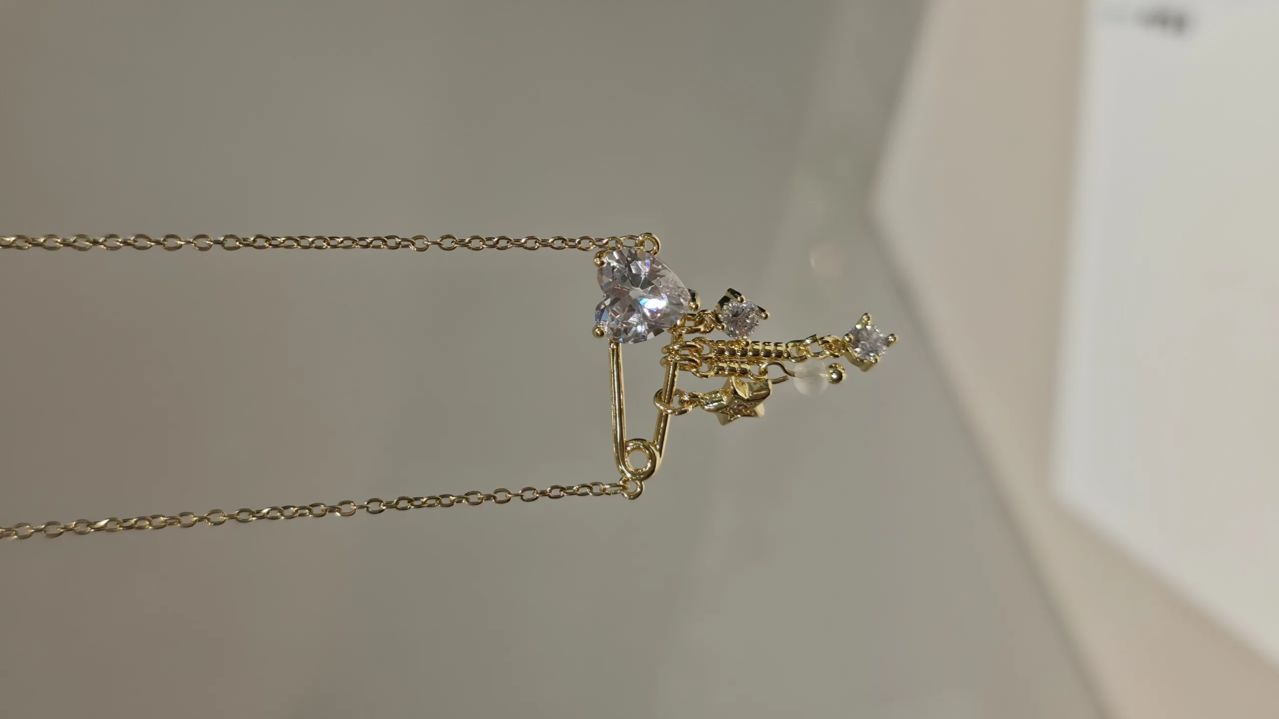 گردنبند مینیمال طرح طلا مدل پین عشق - Image 3