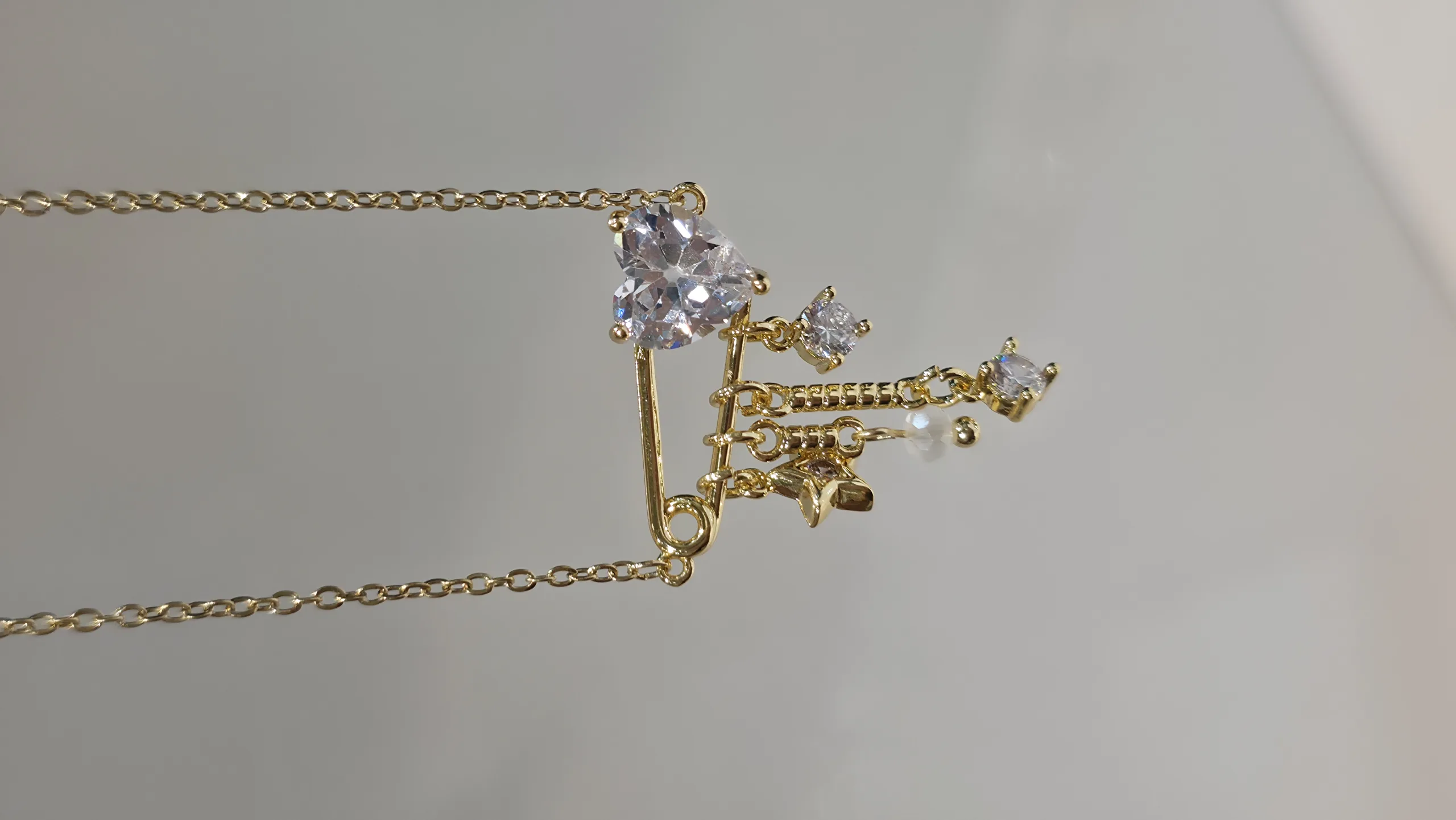 گردنبند مینیمال طرح طلا مدل پین عشق - Image 4