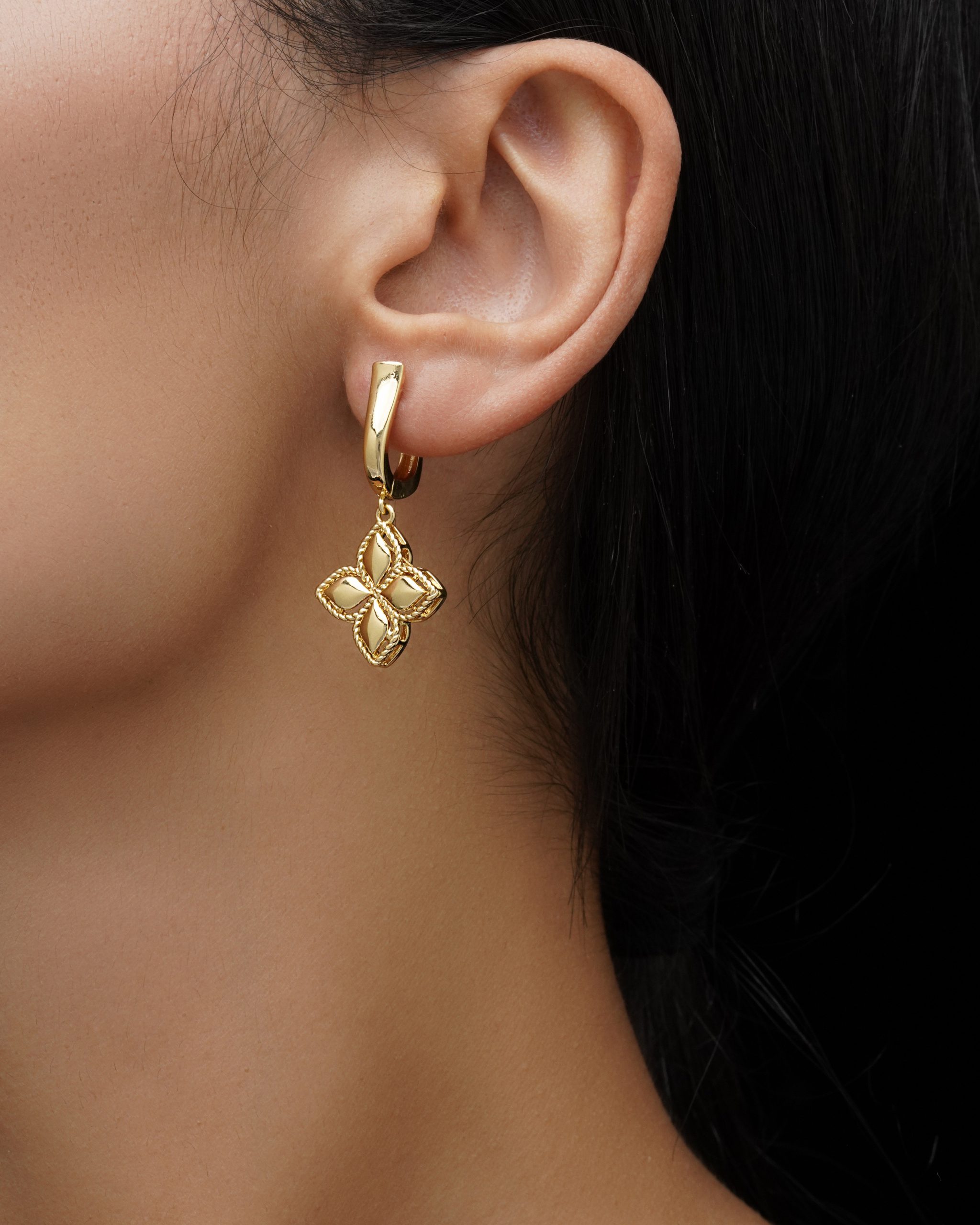 گوشواره حلقه ای طرح طلا ونکلیف