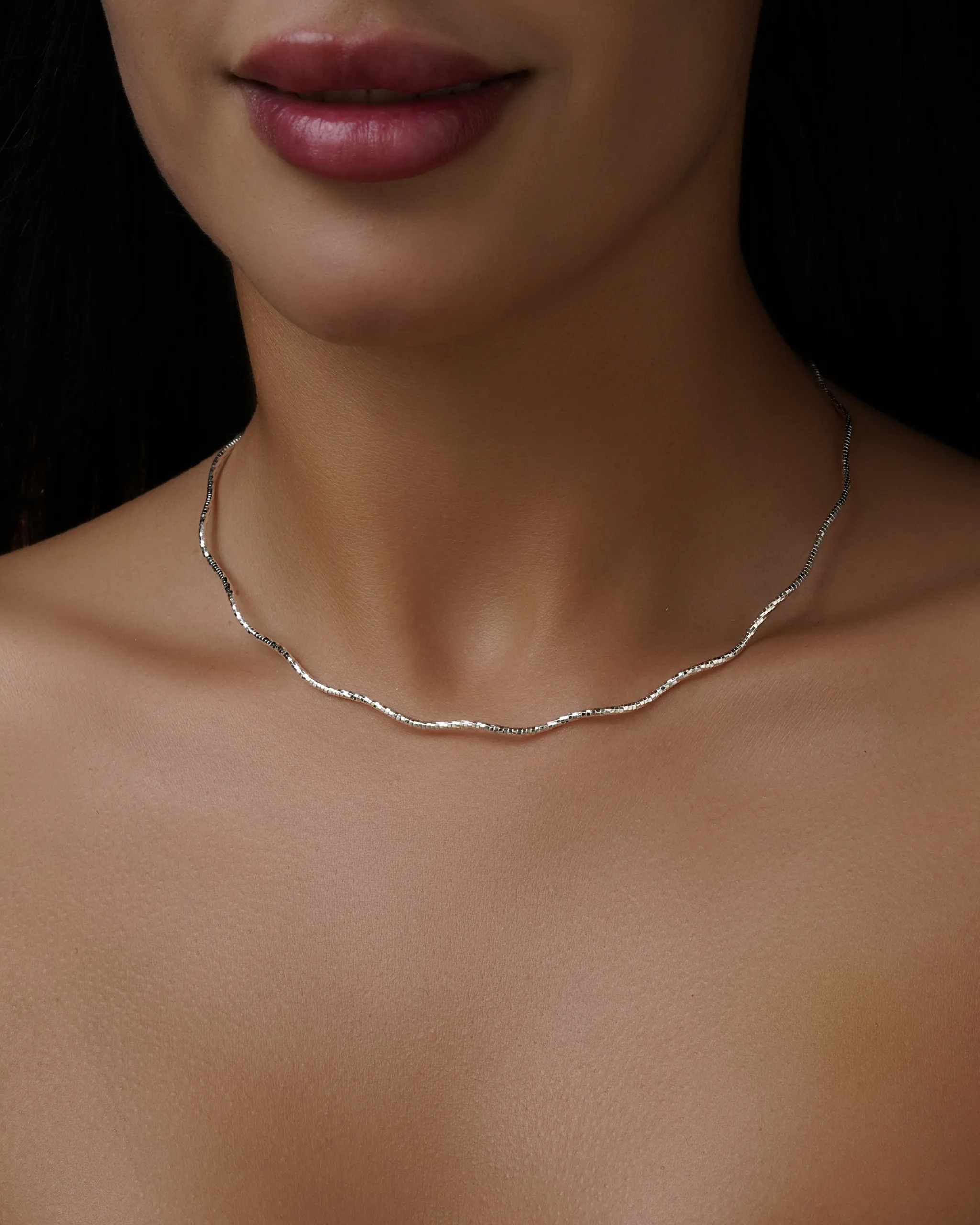 گردنبند زنانه طرح موج مینیمال